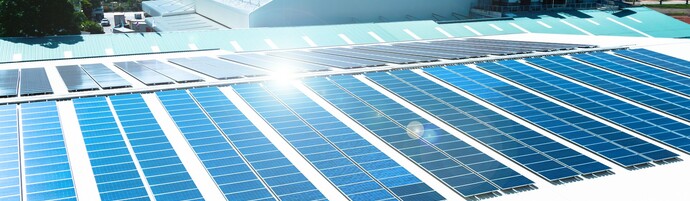 Shutterstock 1706251222 Toit Grande Entreprise Panneaux Solaires